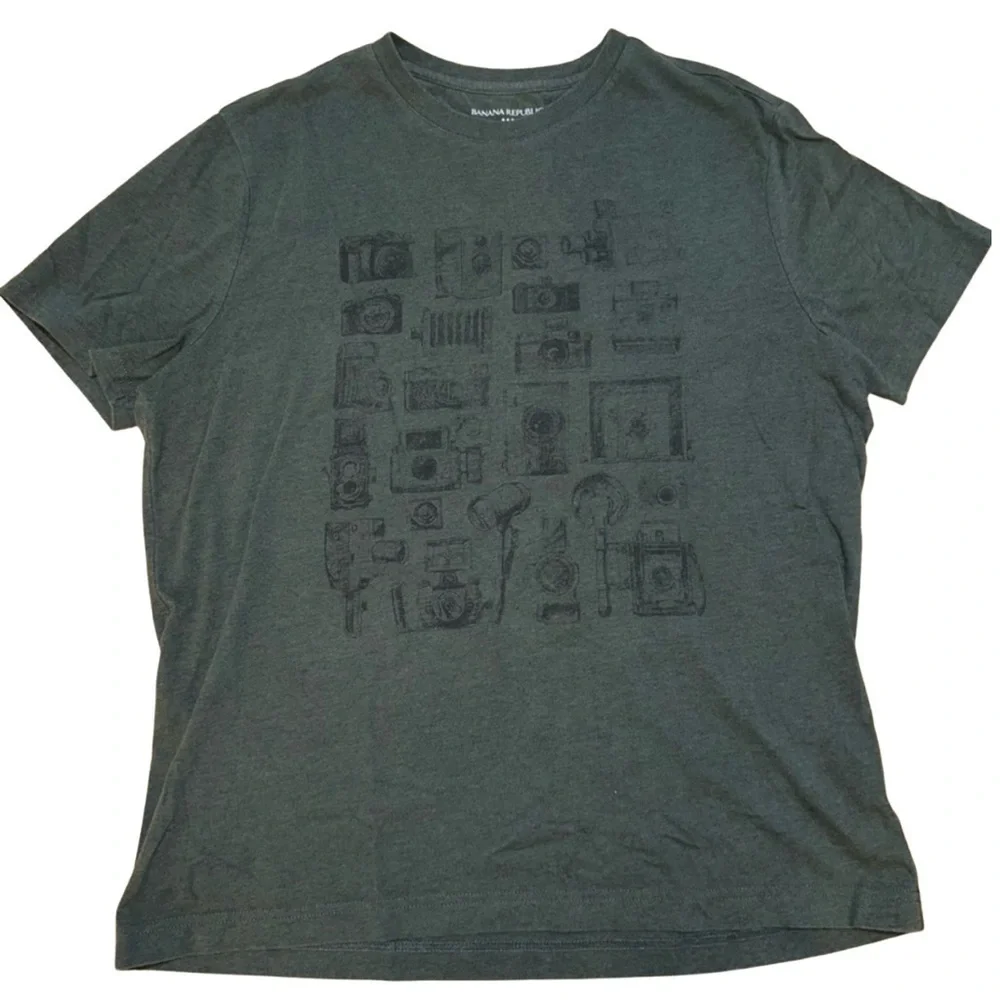 Banana Republic Retro Camera Graphic T-Shirt (Size L)